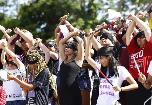 Mulheres protestando contra o crime de feminicídio no Piauí