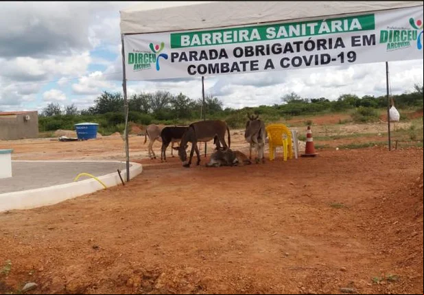 Autoridades fazem barreira sanitária em Dirceu Arcoverde