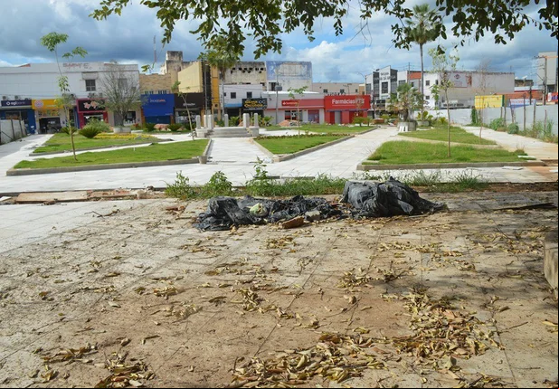 Reforma da Praça Félix Pacheco em Picos está paralisada