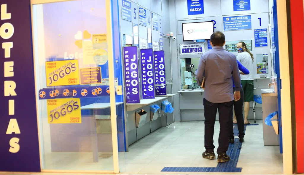 Fila na Loteria do Shopping Rio Poty