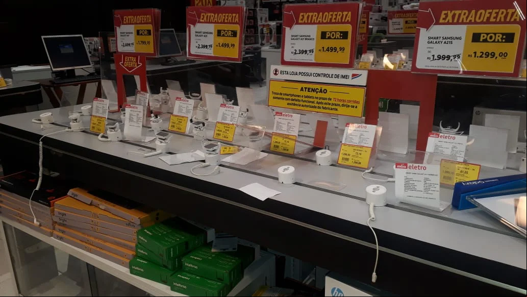Vários aparelhos celulares foram roubados