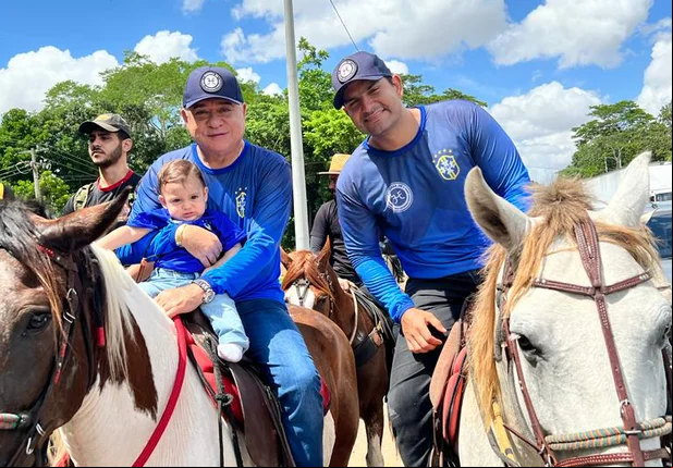 Cavalgada oficializa a abertura da 71ª edição da Expoapi em Teresina
