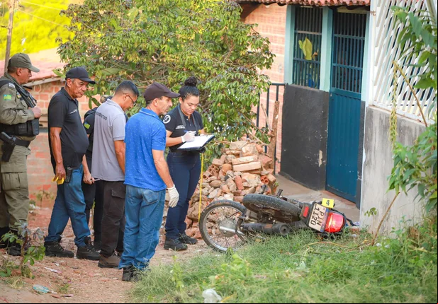 Motociclista é morto a tiros e adolescente é baleado na Vila da Paz