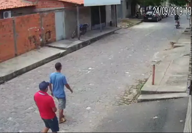 Câmera flagra empresário sendo baleado na zona sudeste