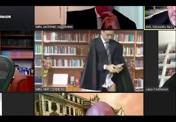 Ministro do STJ aparece de cueca em sessão da Corte