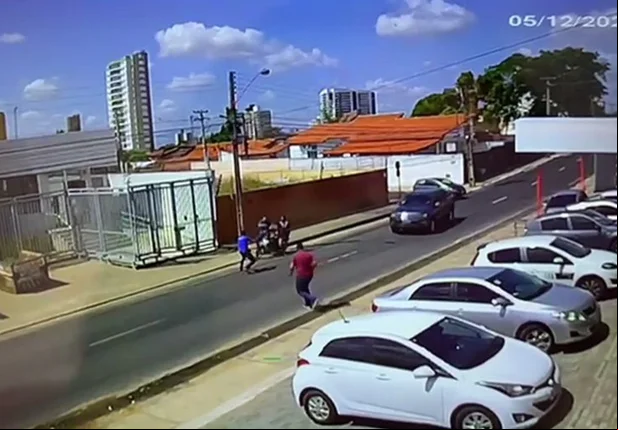 Casal é contido por populares após tentativa de assalto