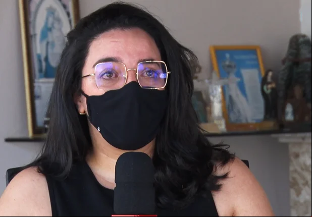 Mãe chora ao relembrar abusos contra filha e pede justiça